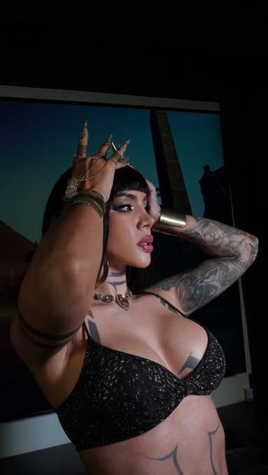 Watch Delettraaoficial's leaked NSFW photo on TwXstars