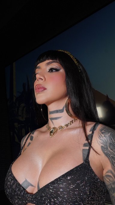 Watch Delettraaoficial's leaked NSFW photo on TwXstars
