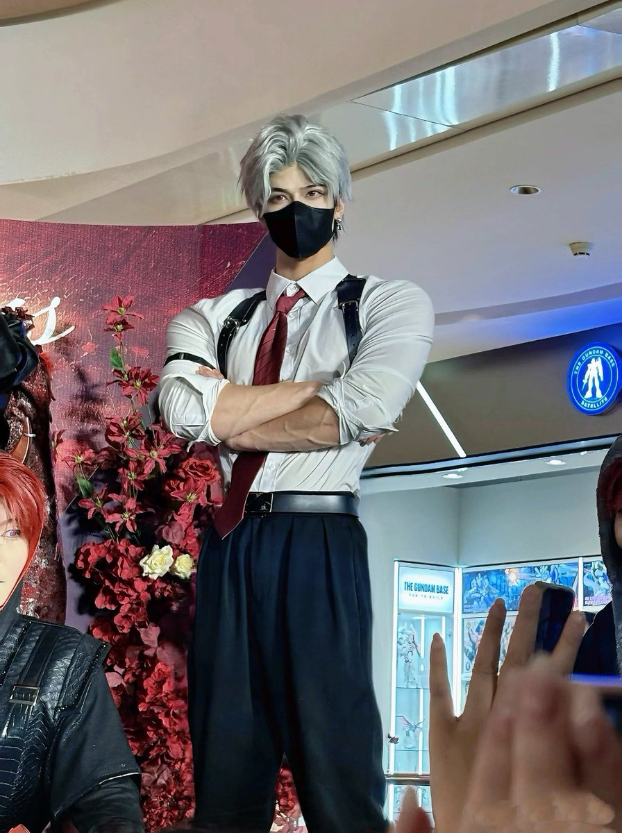 Oh my bad yall,, he actually exist😭