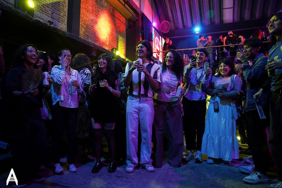 ¡Salud por #Ambulante2025!🍻

<a href="/cchercules/">Cervecera Hércules</a> nos acompañó durante esos momentos de máxima celebración por dos décadas de oleajes. 🌊💫

Muchas gracias por ponerle ese sabor único a cada encuentro durante la Gira en CDMX.🍺