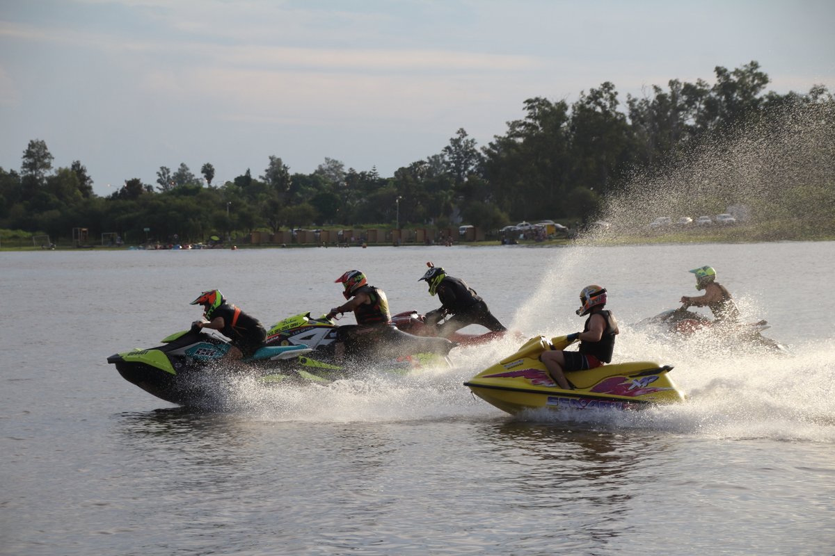 ¡Faltan 4 días para una nueva edición del #ShowNáutico de la #F1Powerboat y el #JetProEvolution en el Dique Frontal de #TermasdeRioHondo!
🏁 Los esperamos viernes y sábado desde las 15.00 hs.
Entrada libre y gratuita 🏆