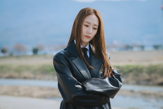 krystclass's tweet photo. Krystal will make a cameo on drama ‘Way Back Love’ / ‘A Week Before I Die’ to support Kim Minha &amp; Gongmyung! 🥹

#KRYSTAL #크리스탈 #정수정 https://t.co/qQ9lRYBgfX