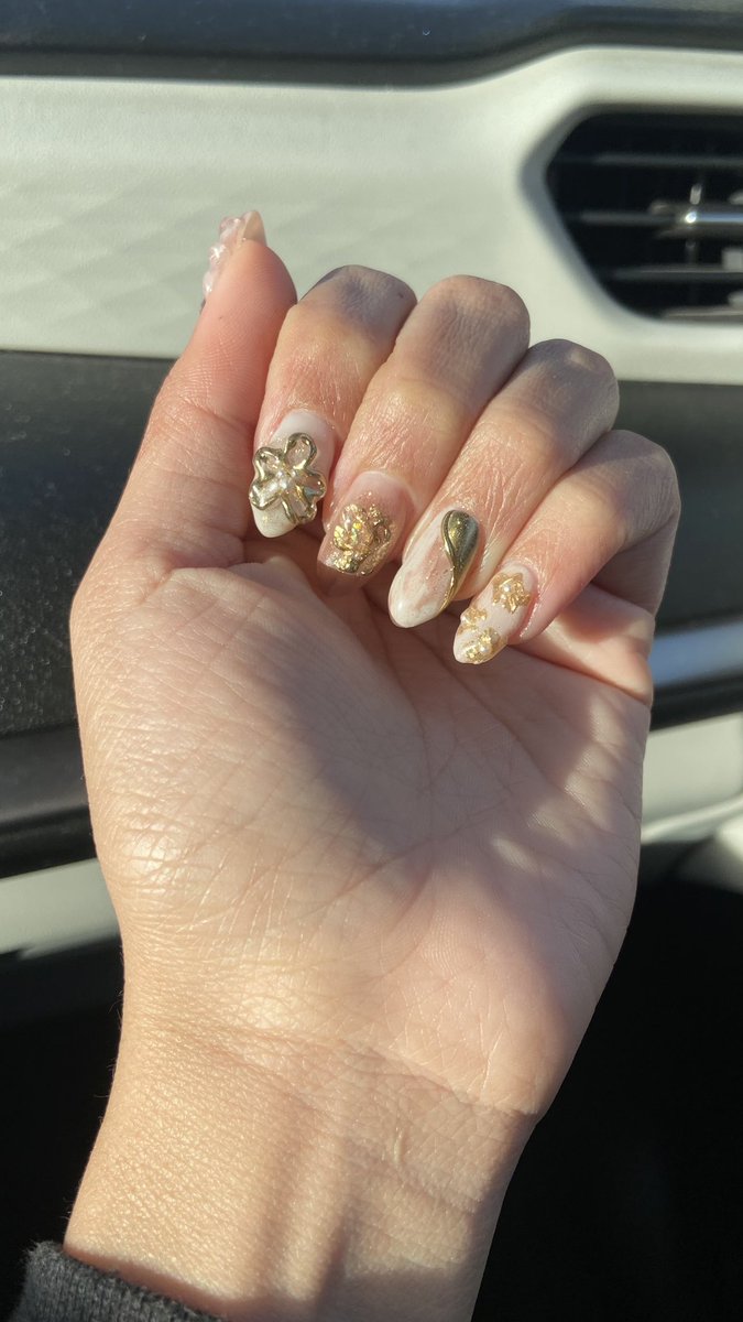NancyGG1606's tweet photo. aquí voy a subir mis uñitas de todo el año, que me encanta como me las hacen siempreeeee

estas son las de enero:) https://t.co/fV3YW4A4pu