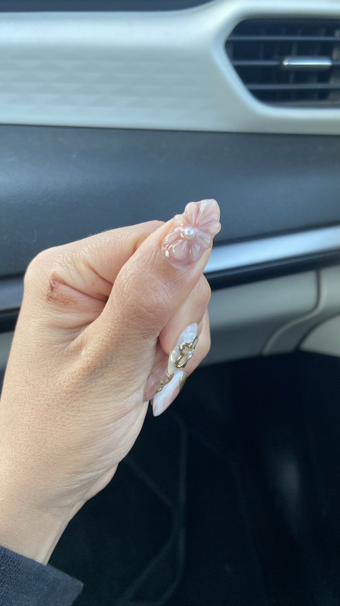 NancyGG1606's tweet photo. aquí voy a subir mis uñitas de todo el año, que me encanta como me las hacen siempreeeee

estas son las de enero:) https://t.co/fV3YW4A4pu