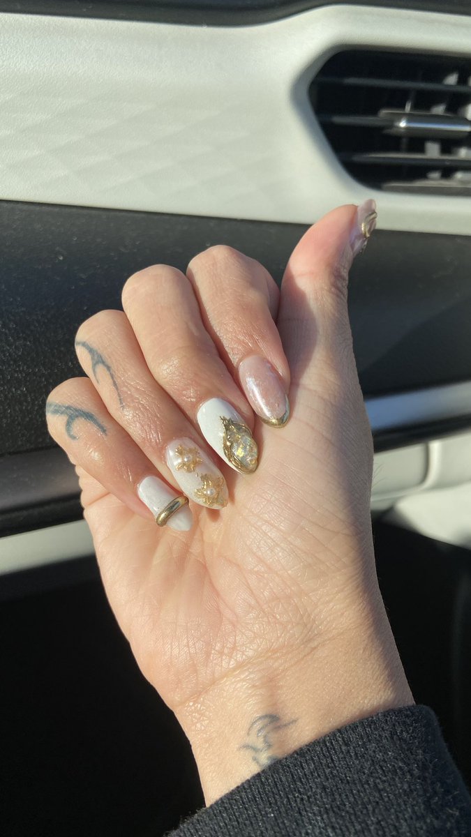 NancyGG1606's tweet photo. aquí voy a subir mis uñitas de todo el año, que me encanta como me las hacen siempreeeee

estas son las de enero:) https://t.co/fV3YW4A4pu