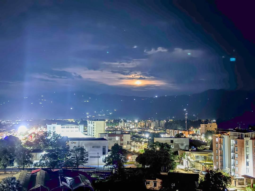 Sobre el Valle de Laboyos descansa en la noche la hermosa ciudad de Pitalito