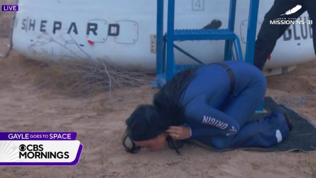 djmommytrance's tweet image. spilled my bag on the floor