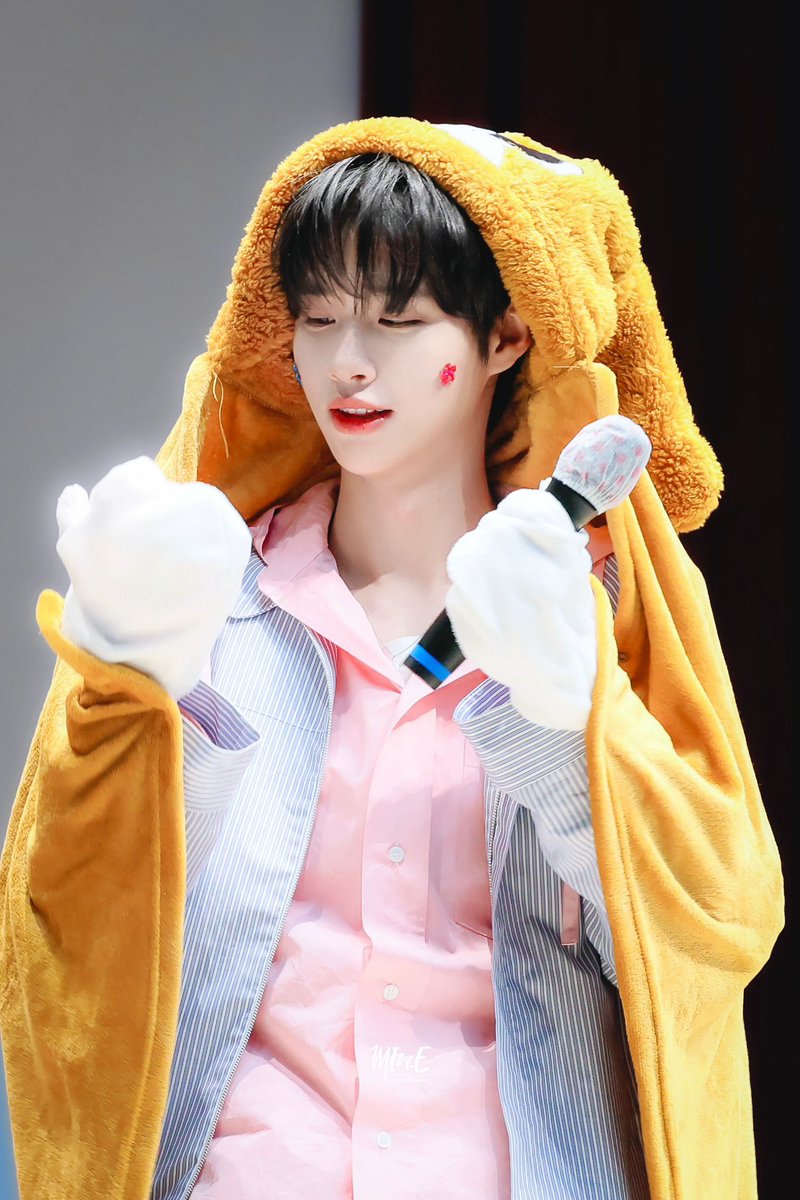 250411 올리브영

:이게 무슨 동물이야?

#클로즈유어아이즈 #클유아 #CLOSEYOUREYES
#김성민 #KIMSUNGMIN