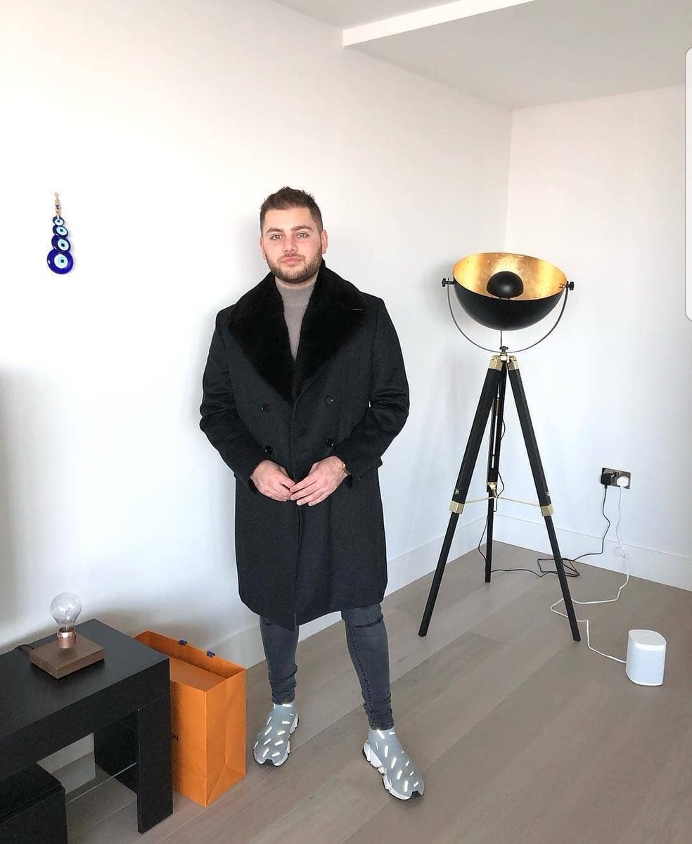 I cant let anymore who Aint in my Shoes to teach me how to fix my ties✌🏽