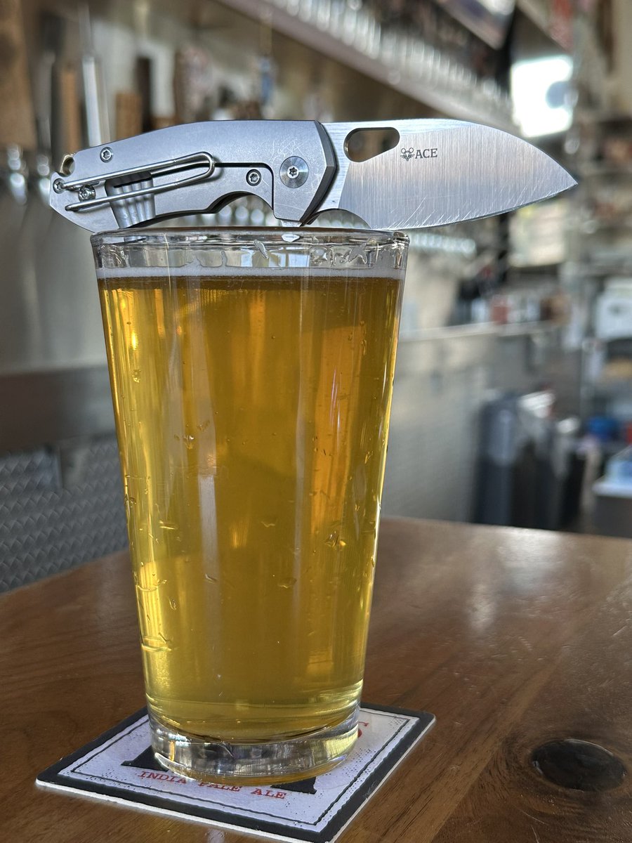 ORhunter (@orhunter) on Twitter photo Happy Monday! This beer and blade combo brought to you by <a href="/GiantMouse_LLC/">GiantMouse</a> and <a href="/zhaus_lents/">Zoiglhaus Brewing Company</a>. Happy Monday! This beer and blade combo brought to you by <a href="/GiantMouse_LLC/">GiantMouse</a> and <a href="/zhaus_lents/">Zoiglhaus Brewing Company</a>.