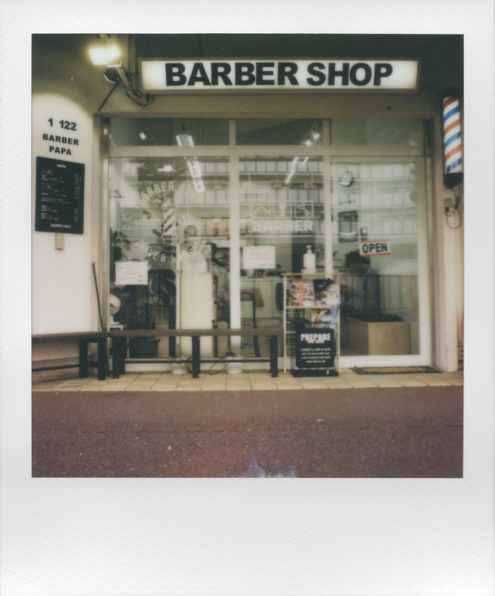 AKR_'s tweet photo. 巨大団地内には床屋さんがある。
.
.
.
#polaroid #polaroidslr680 #slr680 #analog #instant #film #filmphotography #filmcamera #tokyo https://t.co/SBFakVrOg3