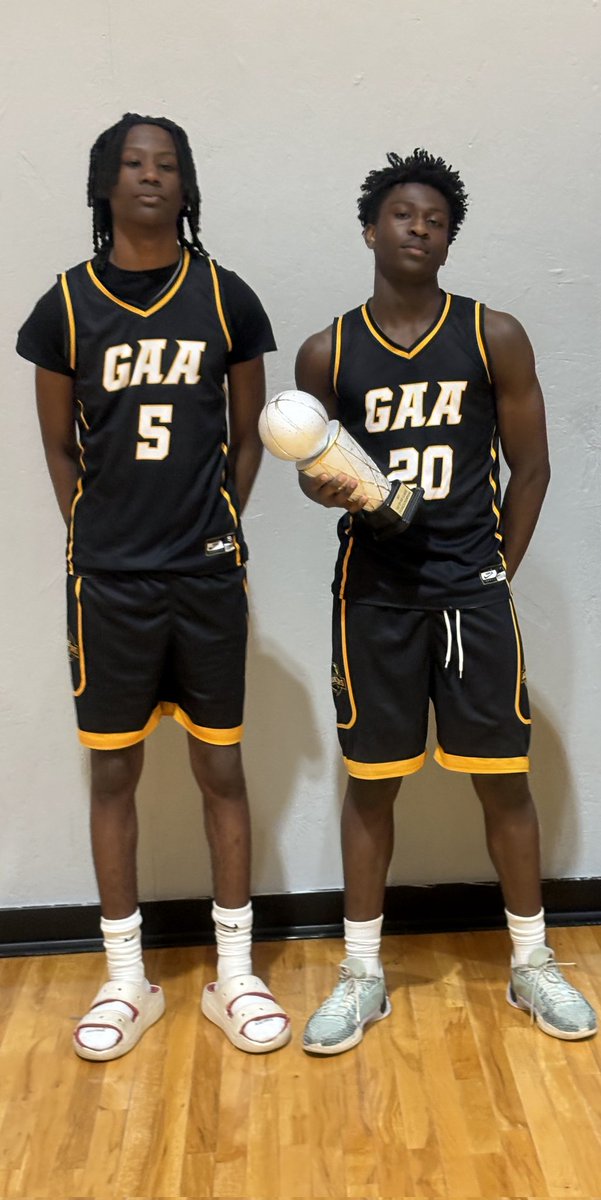 Won the 17u gold bracket with <a href="/zairegrac3/">Zaire</a>