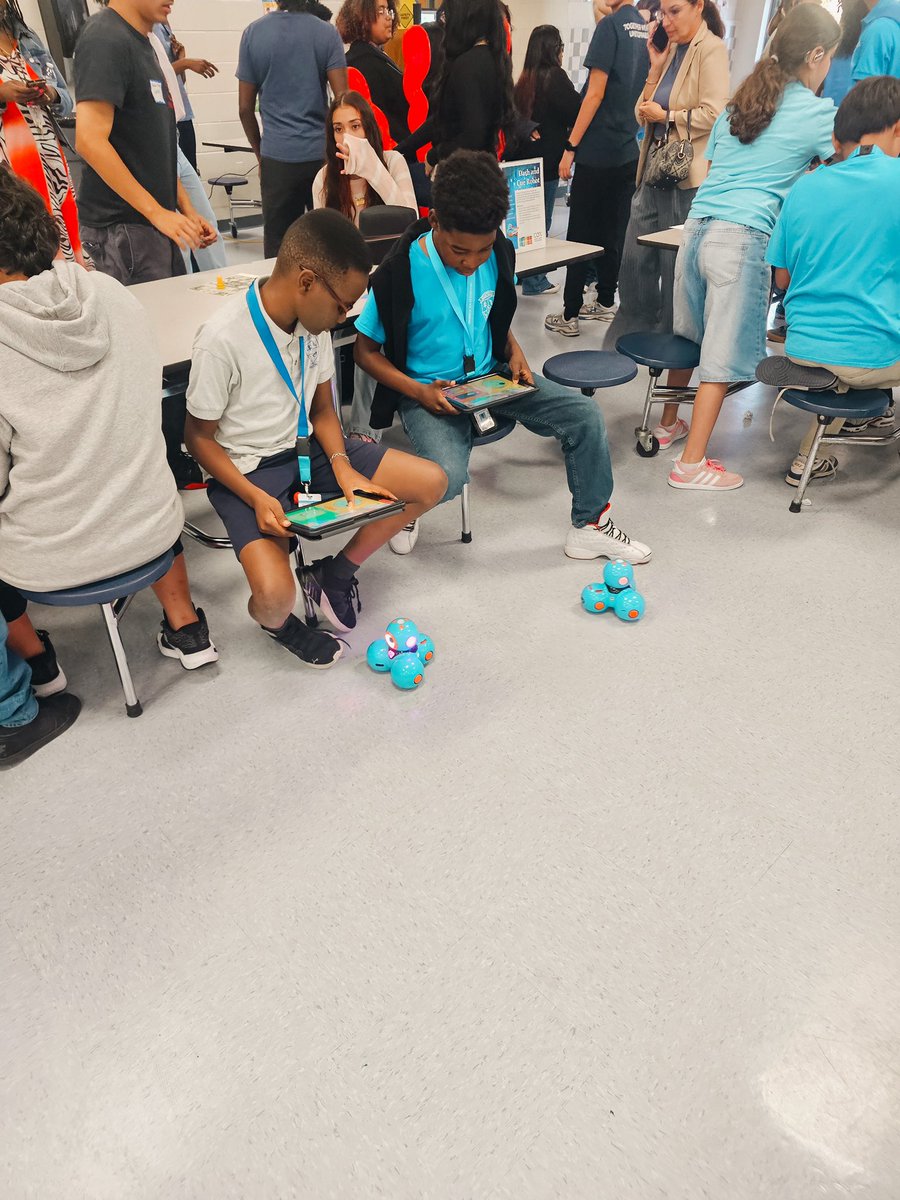 Future scientists in action — exploring, experimenting, and discovering together at our annual Science Night! 🧬🧪🔬