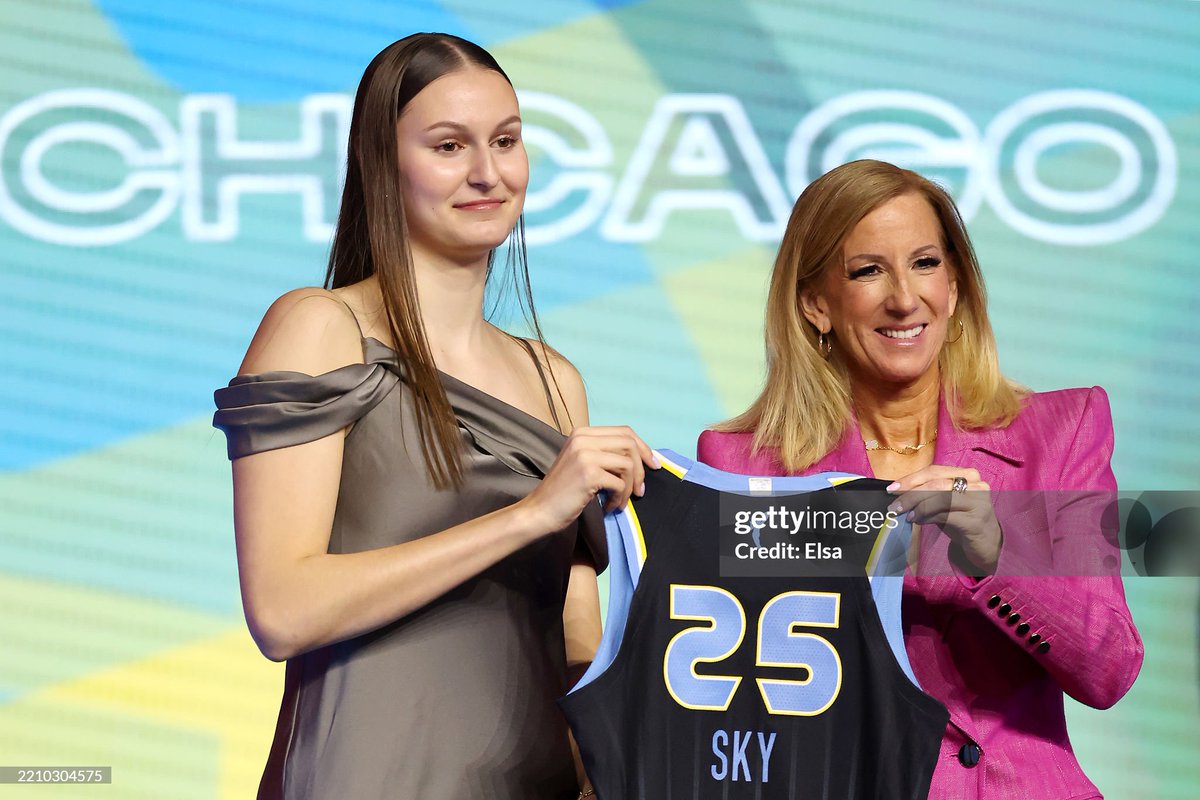 _iamkiksarchive's tweet photo. ajša w/ the sky jersey! https://t.co/m3Ehy4bzTI