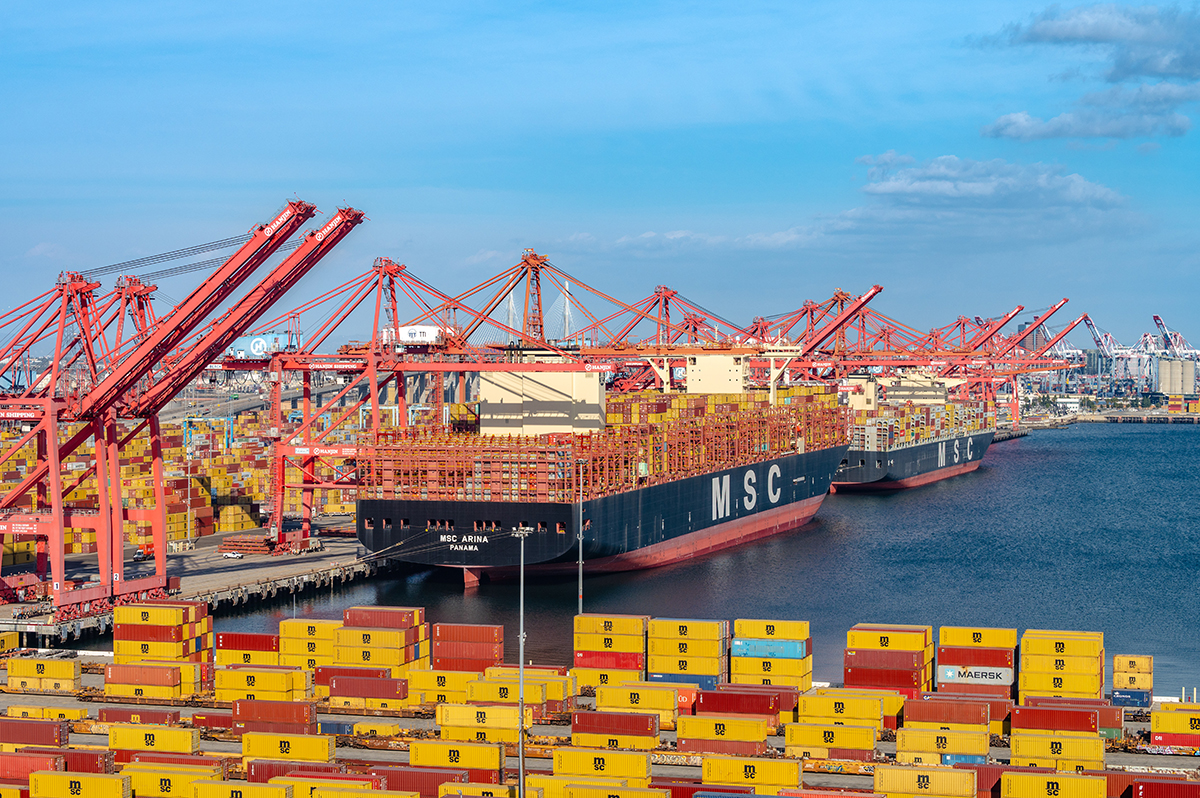 portoflongbeach's tweet photo. We’re Number 1! Coming off our best first quarter on record, the Port of Long Beach is the nation’s busiest port through the first three months of the year with 2,535,575 TEUs, up 26.6% from the same period in 2024. 

More info: https://t.co/uzsxSCJofx https://t.co/QA8aGX4p0y