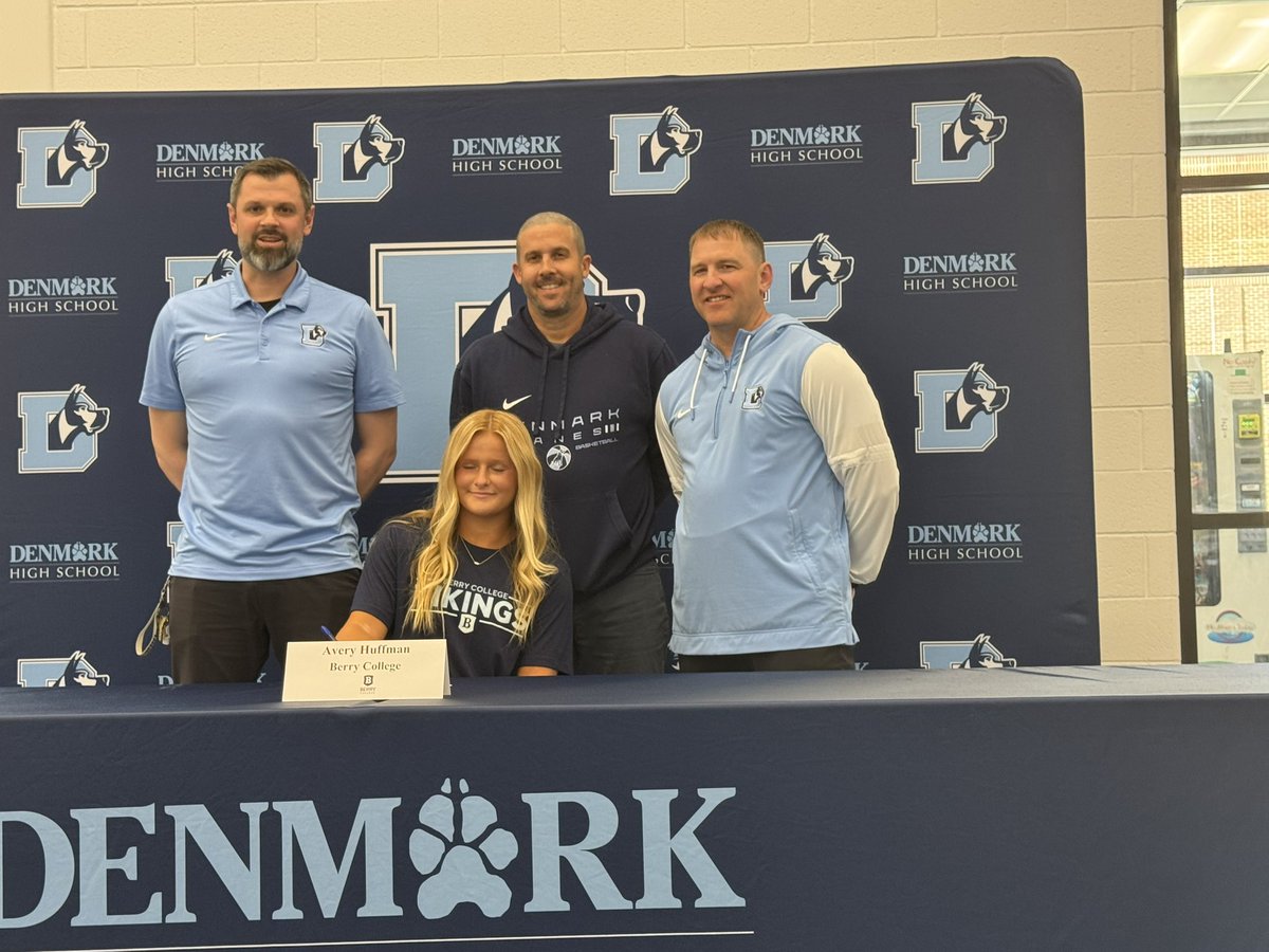 DenmarkHoops's tweet photo. Got to celebrate one of our senior leaders today on signing day. @BerryWBB got another good one! Congrats @Averyhuffmann you’ve got bright future ahead of you on and off the court. https://t.co/Zud9sAeQaj