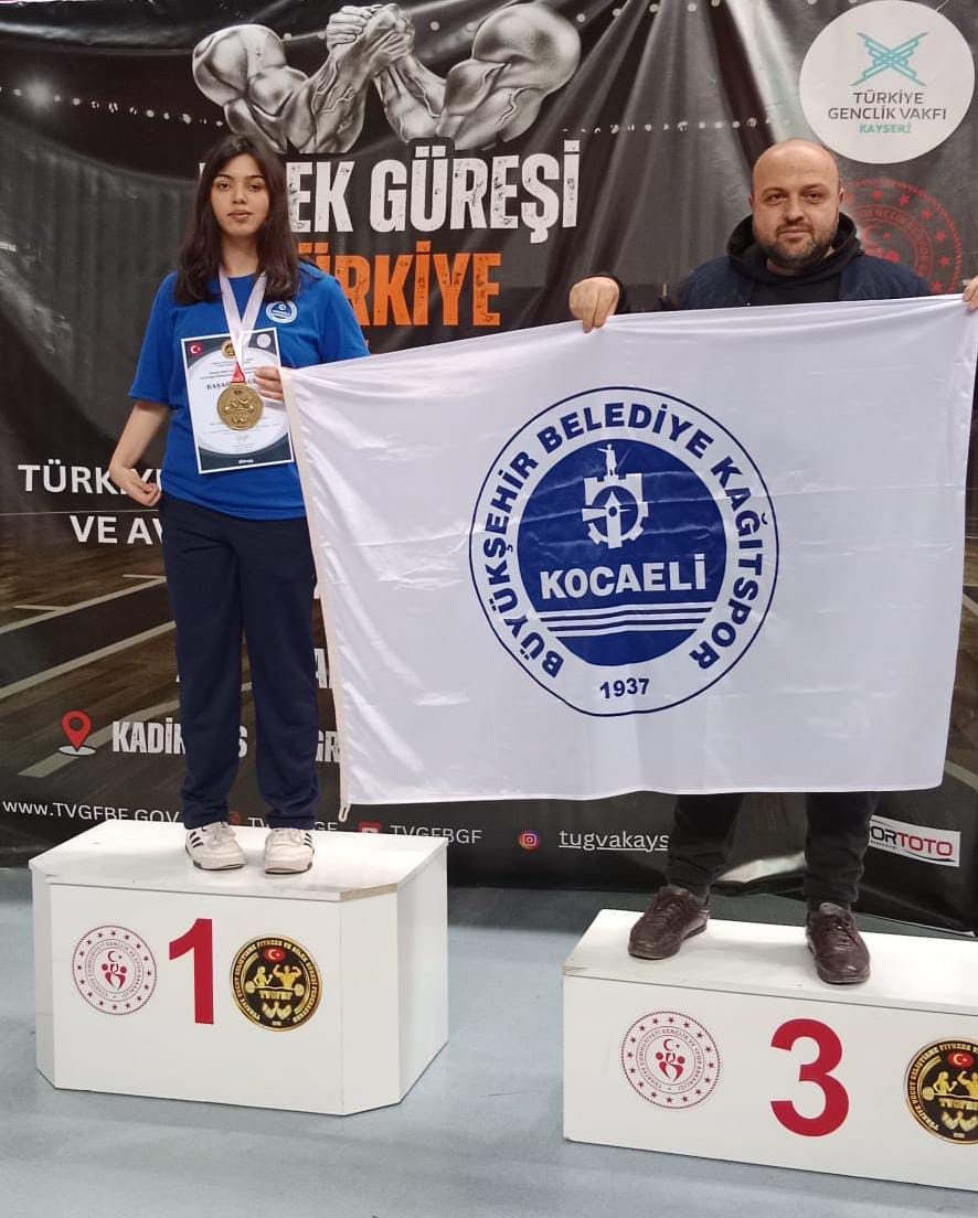 Hayatımı değiştirmeme sebep olan can parçam, özel yavruma destek veren bütün dava kardeşlerime gönlümün en derin noktası neresi ise en samimi duygularımla teşekkür etmeyi bir borç biliyorum; iyi ki varsınız. Rabbim yavrularınıza en iyilerini nasip etsin, amin, amin Taha ve Yasin.