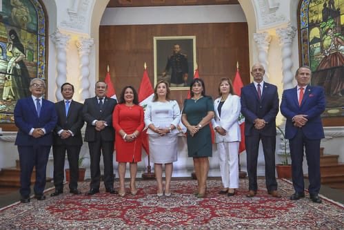 A_Aguinaga's tweet photo. Hoy participé en Palacio de Gobierno, de la ceremonia de promulgación de la Ley que modifica el marco legal de la cooperación internacional no reembolsable y fortalece el rol de supervisión de la @apciagencia. Está ley nace de un proyecto de ley de mi autoría que solo busca garantizar la transparencia en el manejo de estos fondos de ayuda que ingresa al país y que permite el funcionamiento de las ONG , todos los proyectos tendrán que ser inscritos, antes escasamente el 15% se inscribía, Marc Rubio (secretario de estado USA) señaló de cada Dollar de ayuda del AID solo 12 centavos llegaba al beneficiario Esperamos que la cooperación internacional cumpla sus objetivos  y no sirva para otros fines