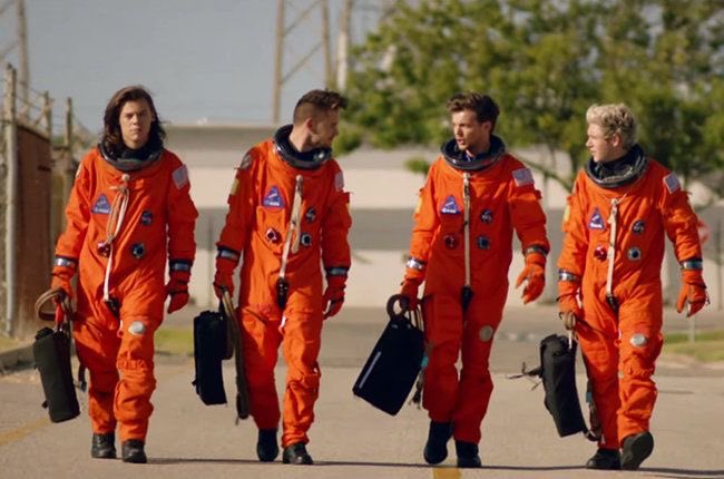 tooyoungonvinyl's tweet image. “Katy Perry was the 1st pop singer to go to space” you guys forgot about this divas 😔