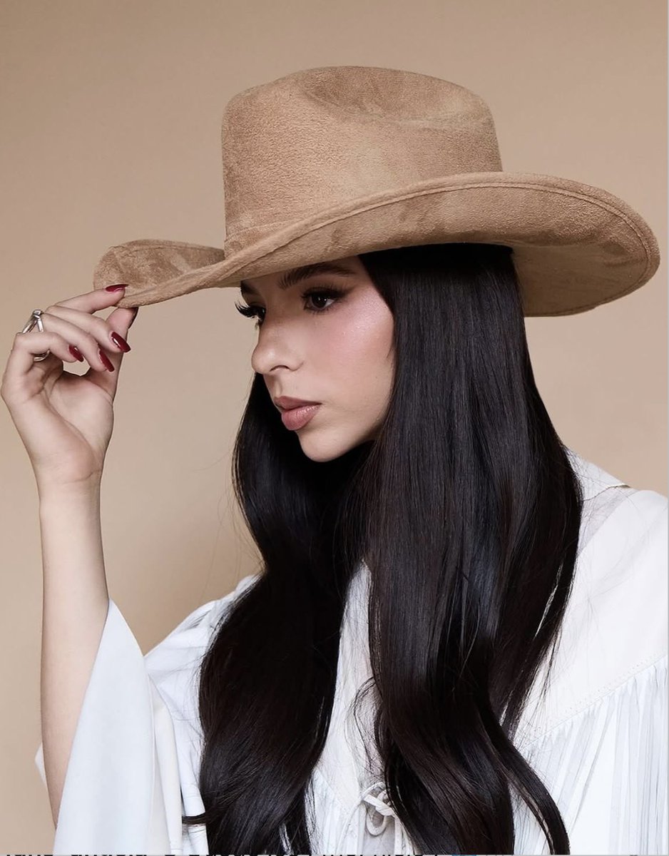 Divinamente hermosa <a href="/AngelaAguilar__/">Ángela Aguilar 🇲🇽</a> 🎼🎼🎼🎼se viene música 🎤🎤🎤💅🏻