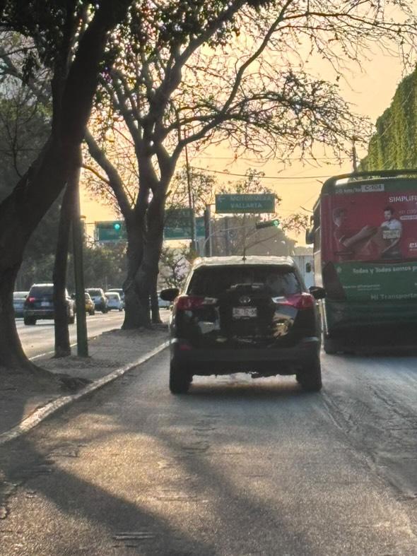 Adriana_Gtz_11's tweet image. @Trafico_ZMG  este imbécil simio, nos choco y se dió a la fuga, por favor ayudenos a difundir. placas JRL -12-64