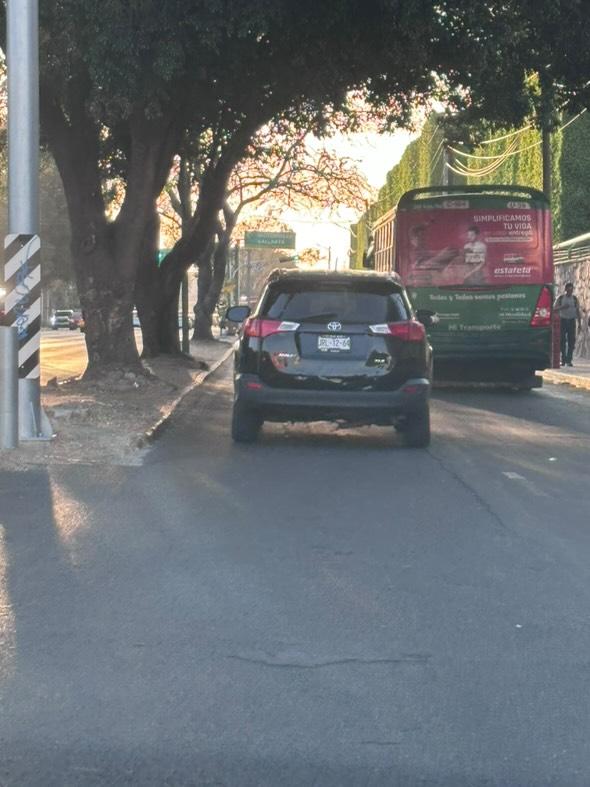 Adriana_Gtz_11's tweet image. @Trafico_ZMG  este imbécil simio, nos choco y se dió a la fuga, por favor ayudenos a difundir. placas JRL -12-64