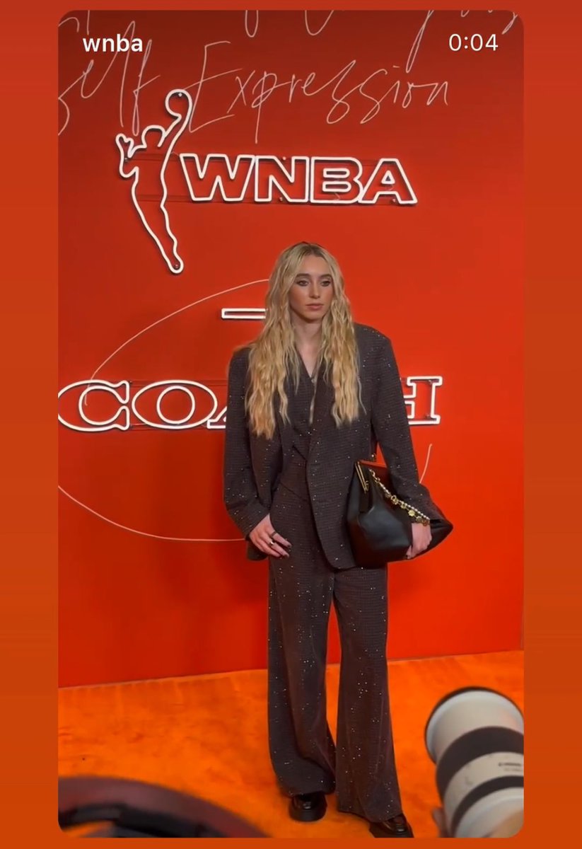 From Metro 🌟 💚🖤to Hopkins 💙🩶to UCONN 💙❤️to the WNBA-Dallas 🪽 
We’re PROUD of you, Paige‼️ Keep being AMAZING…. Love you💖 <a href="/paigebueckers1/">Paige Bueckers</a> <a href="/ChooseHoops/">Coach T Starks</a> <a href="/BobBueckers/">Bob Bueckers</a> <a href="/HopkinGBB/">HopkinsGBB</a> <a href="/MnMetroStars/">MN Metro Stars</a>