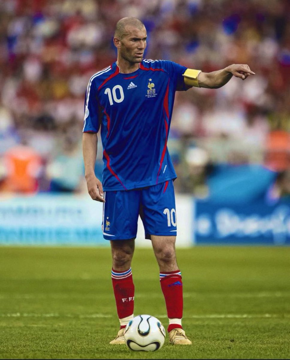 futnostalgico's tweet photo. Zidane. 😍🇫🇷 https://t.co/wCiaoA6DV3