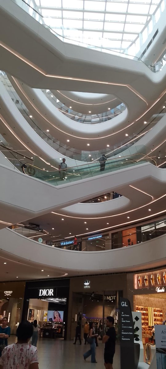 ILeeyo's tweet photo. 📍American Eye Center The Podium https://t.co/wwkbgodkel