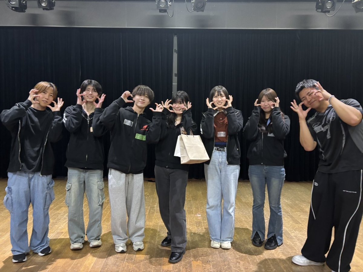 koitomitsu_ov's tweet photo. 【留学頑張れ！🇬🇧】

リードのCandyが留学に出発するため、本日より恋と蜜は8ヶ月ほど活動休止となります！

寂しいですがパワーアップして戻ってくるので、ぜひ楽しみにしていてください🍯❤️

留学前にみんなでCandyのお誕生日(4/8)もお祝いできました！Candy元気に頑張ってきてね✨ https://t.co/t1Z3A6xxCW