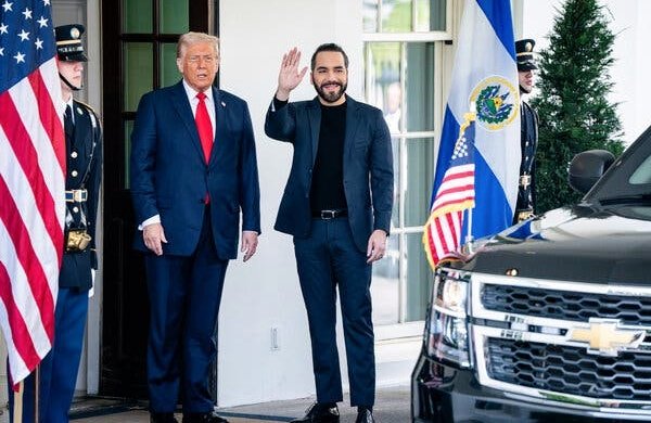 Trump dijo: Tengo presidentes que hacen fila para venir a besarme el culo. Y luego llega <a href="/nayibbukele/">Nayib Bukele</a>