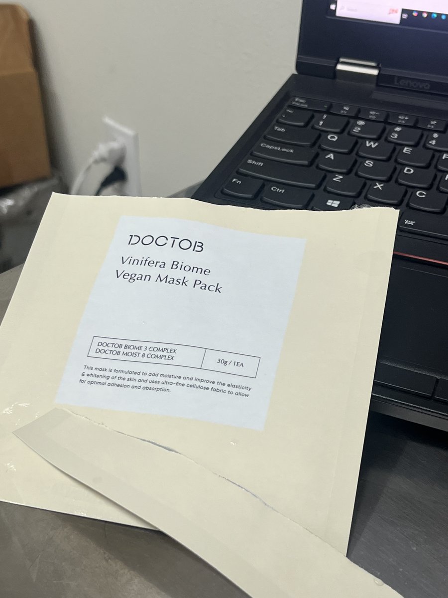 THEMOGAN_'s tweet photo. HEY GUYS!! ✨ LOOK AT HERE!! you can trust our cosmetics because, we really use &amp; test them first before selling actually now too 😎 she is my boss,, she test for face sheet now😋#cosmetic #skincare #realreview https://t.co/DVYtYYEpGm