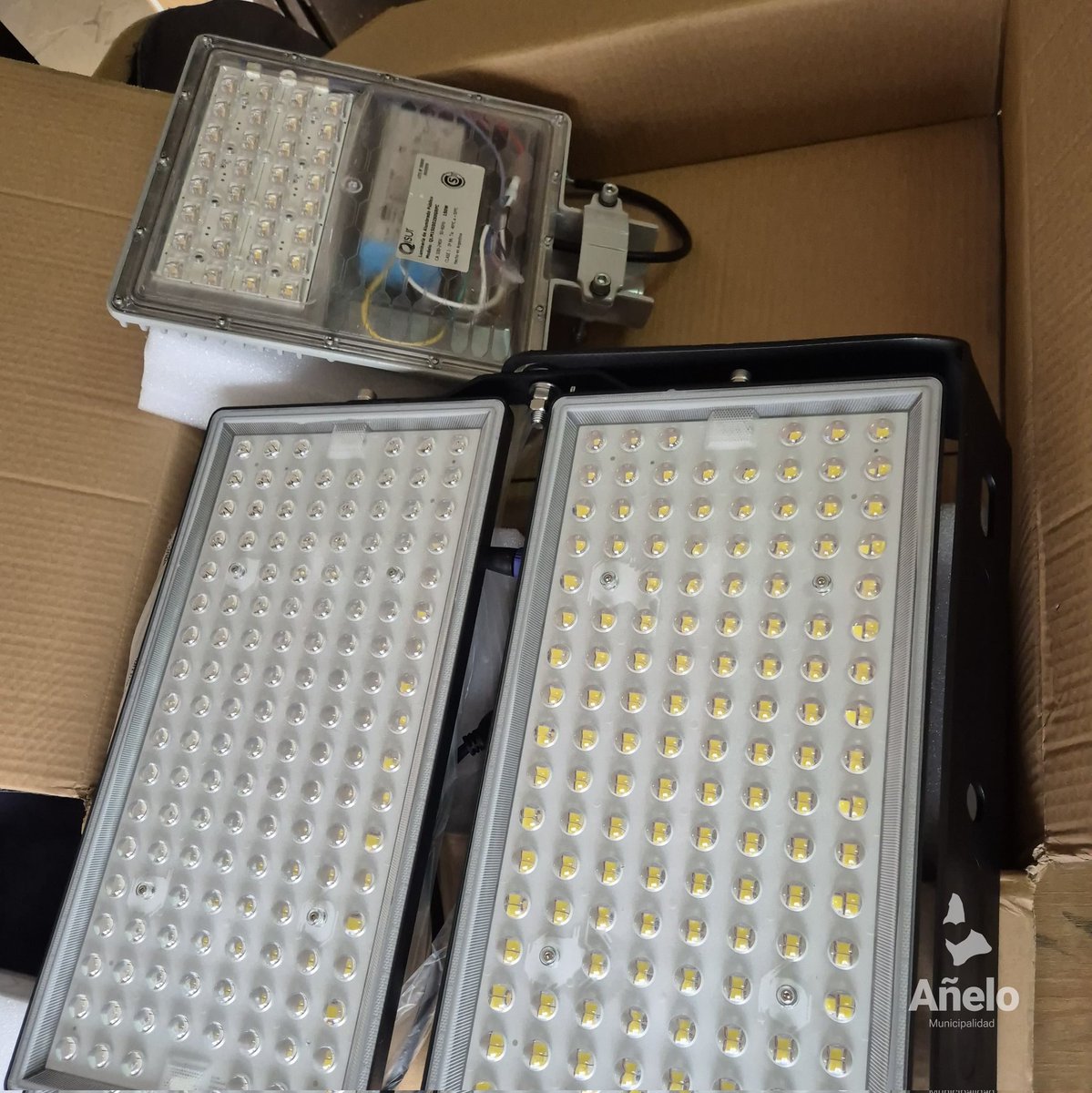 banderetfer's tweet photo. ✨ ¡Grandes noticias para Añelo! 🌟 

Se han adquirido materiales para iluminar la Ruta 7, desde el semáforo de TSB hasta la estación Shell, y el bulevar de calle 01 y 7. ⬇️ https://t.co/cxfXGBOKvv