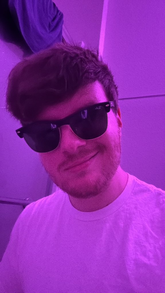 zachbealetv's tweet photo. #pooping https://t.co/O5jKcKboD9