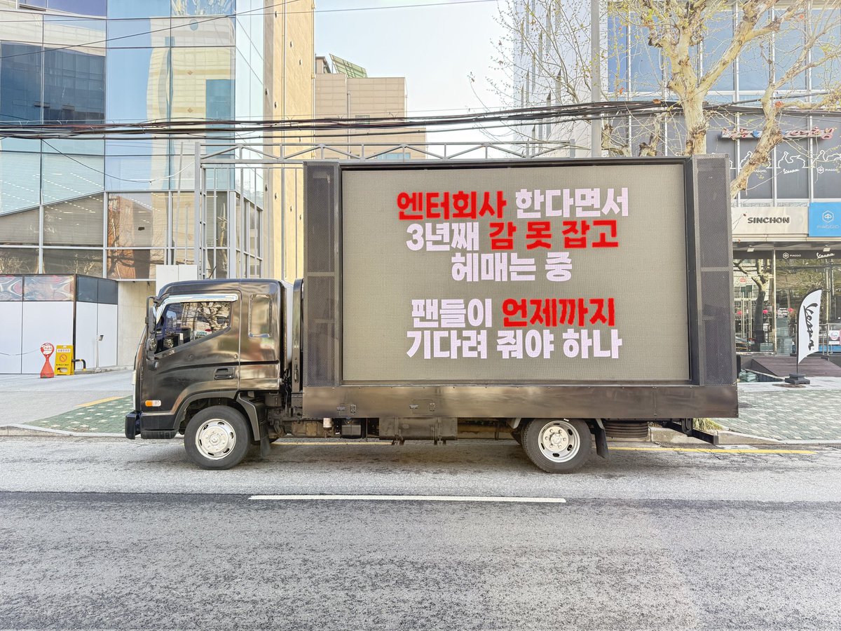 bookyejun's tweet photo. 스마트불편신고- 불법주정차신고-블래스트 서치하면 주소 나옴- 신고하기 누름 https://t.co/DJshPyJhri