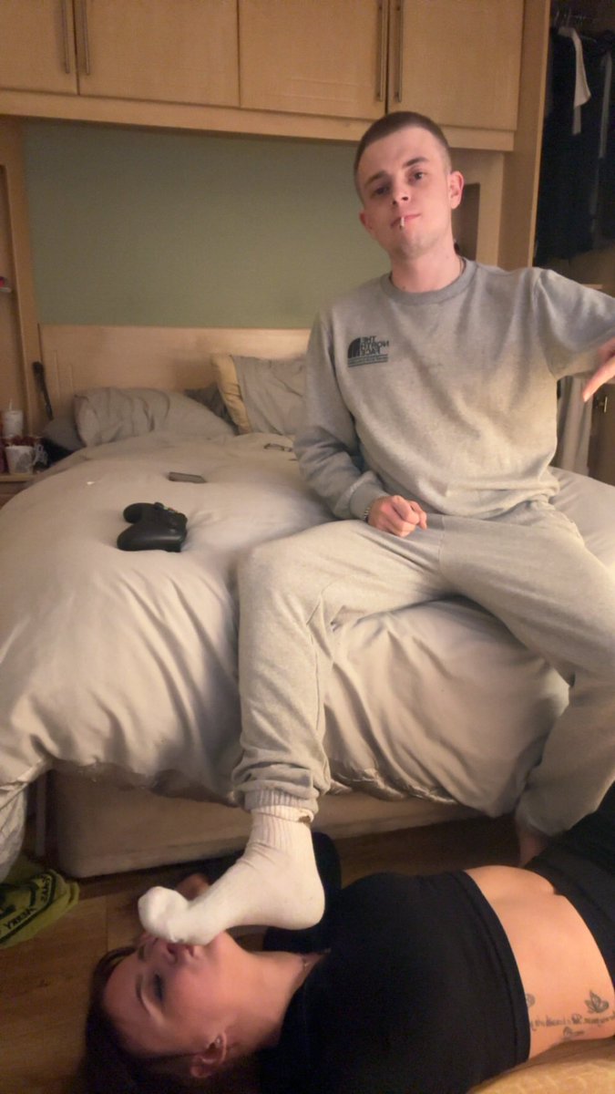 BestSockMasters's tweet photo. #Master @kingsmokezz is killing it with @Goddesskikxoxo recently. 

Just look at her loving his sweat socks. Only a true alpha (@kingsmokezz) can get his girl (@Goddesskikxoxo) to worship his dirty socks like this 🧦 https://t.co/hxlKE9ESQ9