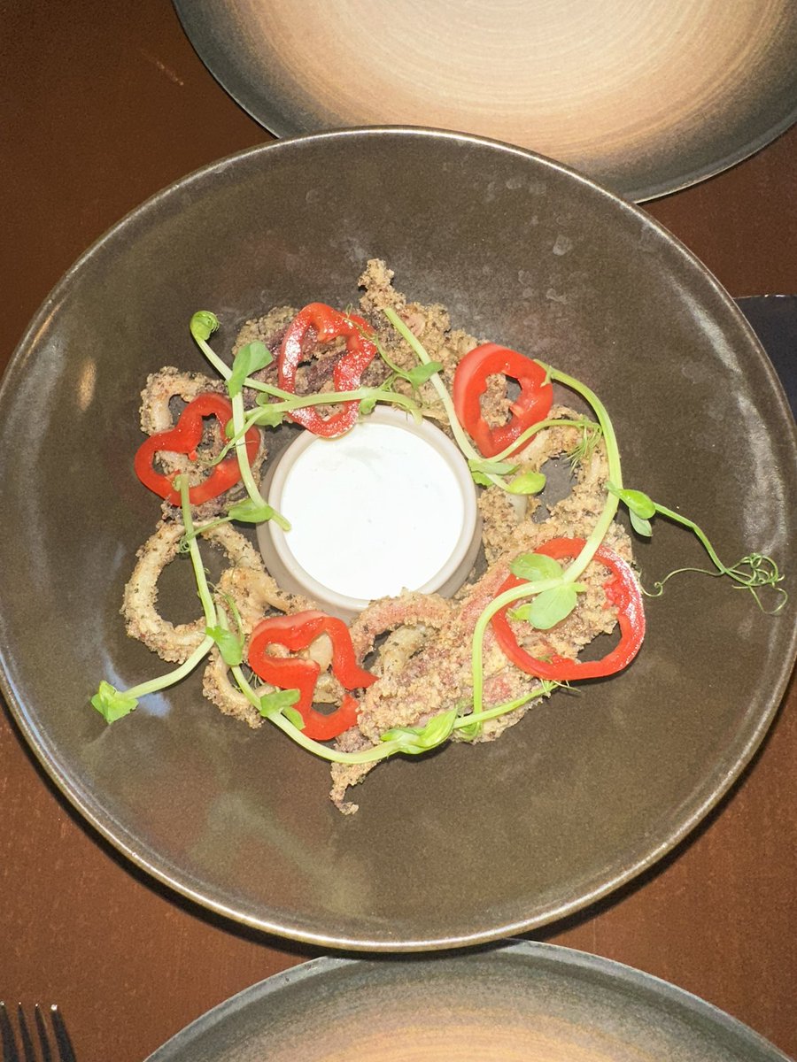 FreeCapper24's tweet photo. @calamaricritics rate this ‘Mari at this fancy Asian Fusion spot https://t.co/B5pFoT3d2Q