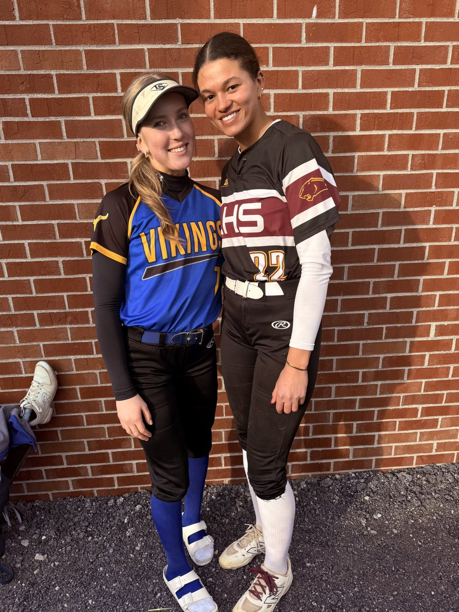 BNGSA_Angels07's tweet photo. 😇 Teammates 😇
@PaigeFesler @lailadcarr https://t.co/HWTIYG786a