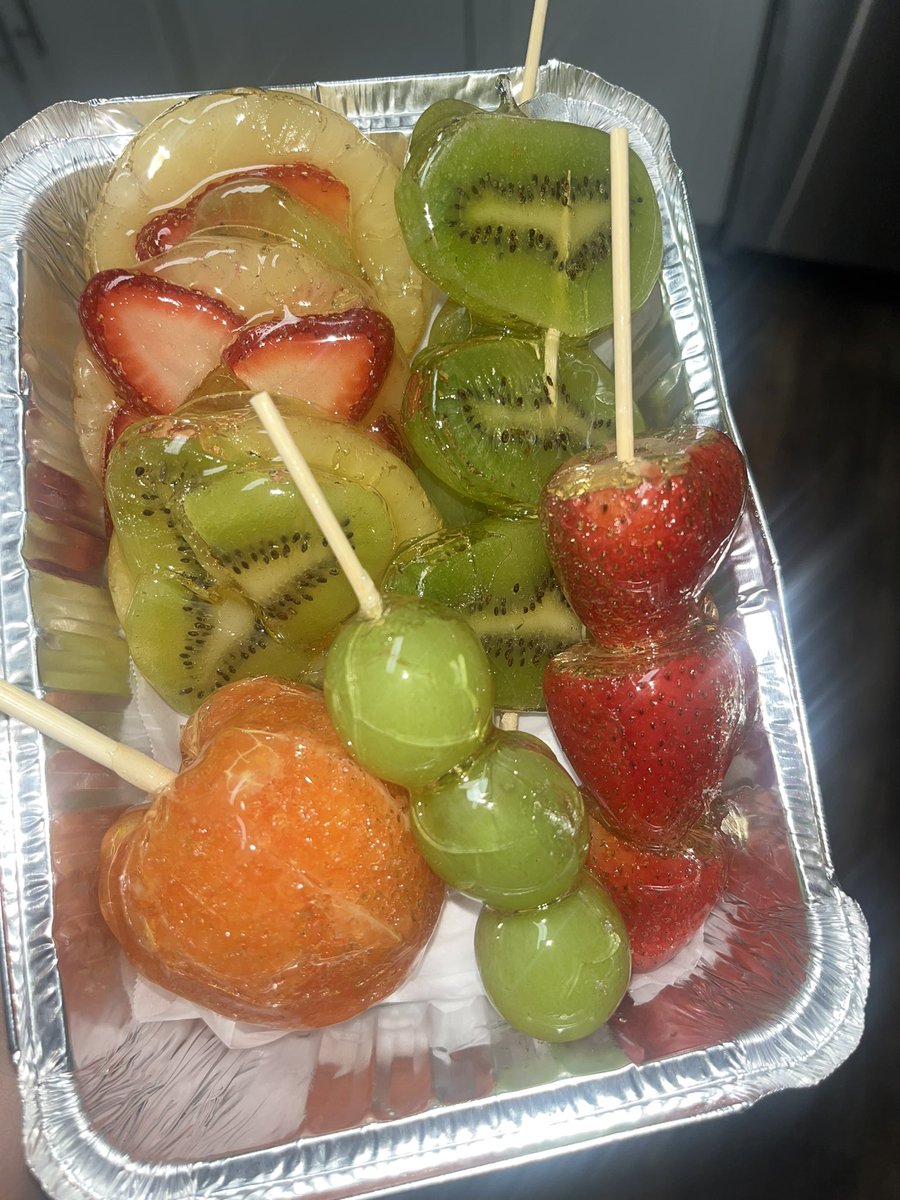 stephymakesupur's tweet photo. Another tonghulu order wtf these bitches are SO cute 🥹😛 a whole orange is crazy tho! https://t.co/sWNeD3ptm8
