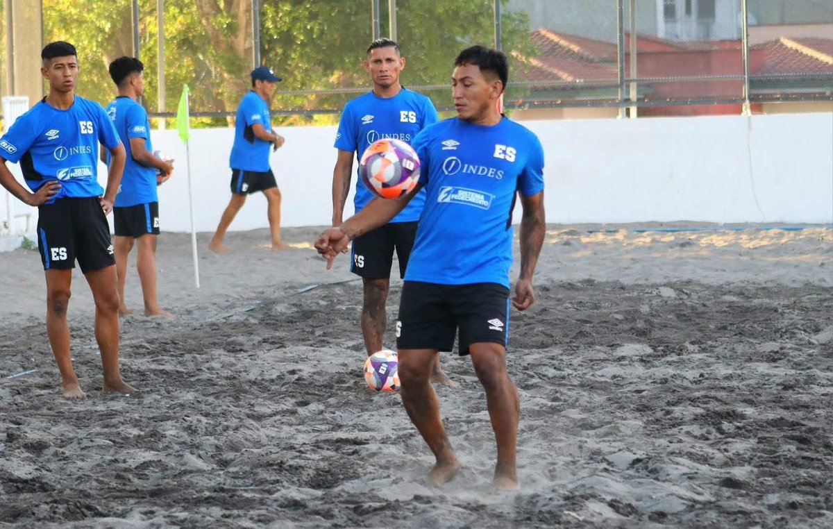 CulebritaM's tweet photo. ¡LA PREPARACIÓN SE INTENSIFICA AL MÁXIMO! 🌊🏖️
La Selecta de Fútbol Playa continúa con sus entrenamientos previo al mundial de Seychelles 2025.
#CulebritaMacheteada🐍 #LaSelectaPlayera https://t.co/YA03unBeOX