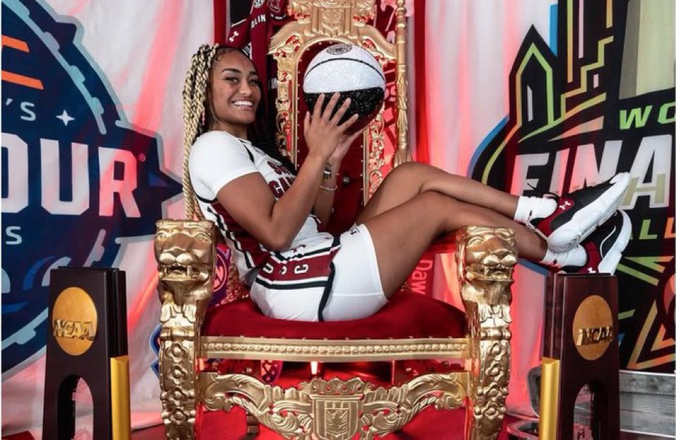 HoopCulturePod's tweet photo. Te-Hina Paopao goes 18th overall to the Atlanta Dream! https://t.co/OIUOeKhNDA