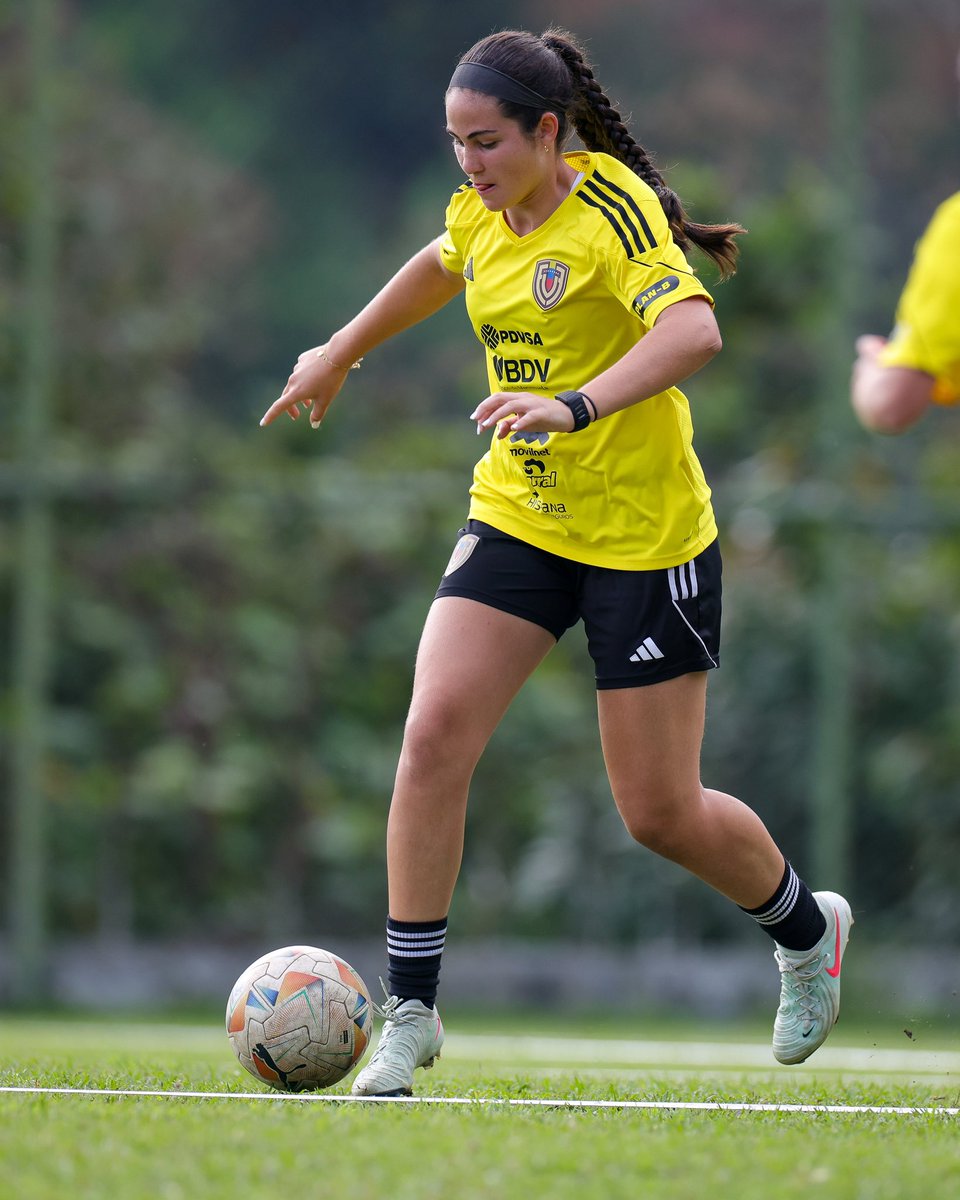 FemeninoFVF's tweet photo. Un día más 🙅‍♀️

#VinotintoSub17Femenina #SiempreVinotinto 🇻🇪 https://t.co/xhVnrsDoX7