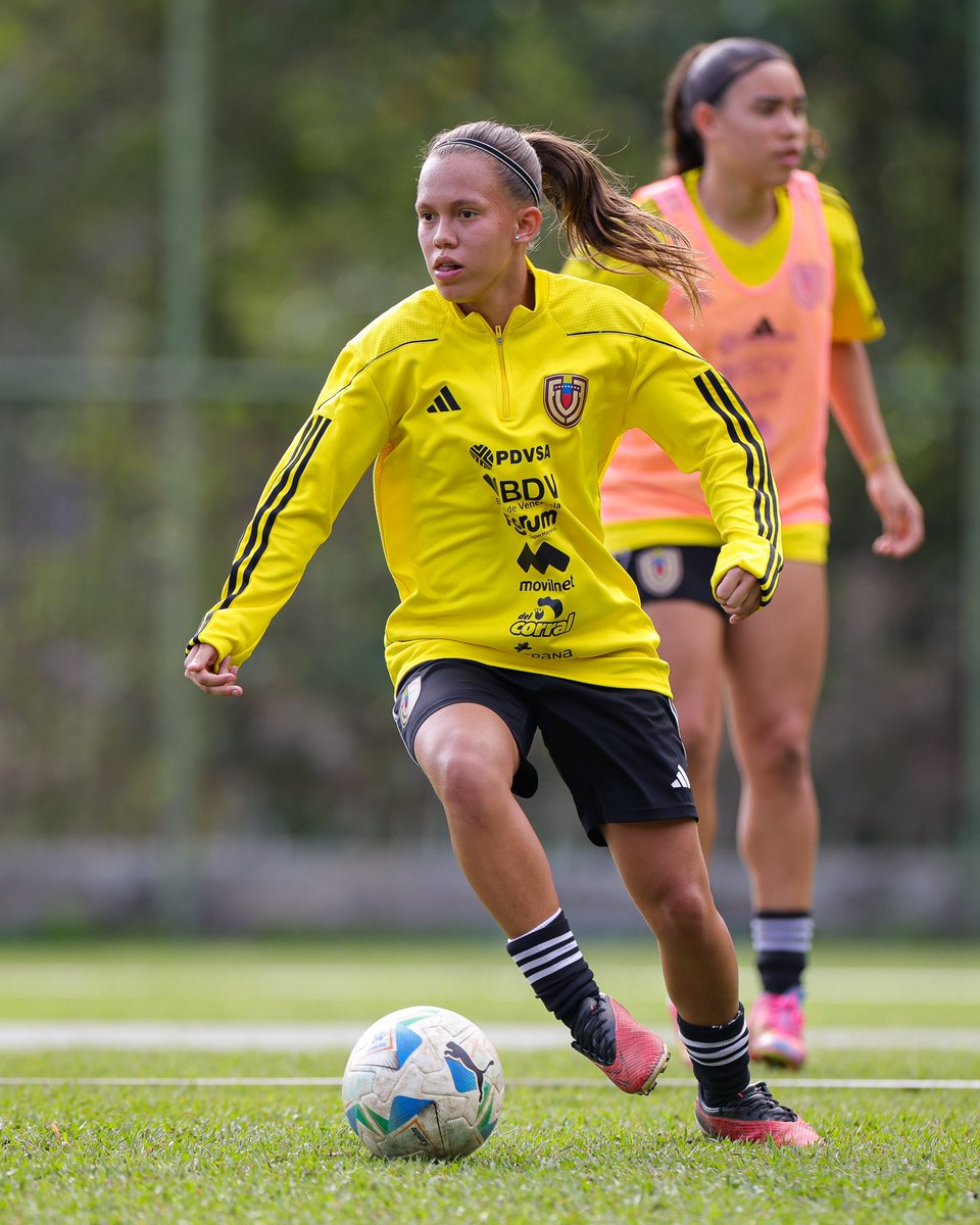 FemeninoFVF's tweet photo. Un día más 🙅‍♀️

#VinotintoSub17Femenina #SiempreVinotinto 🇻🇪 https://t.co/xhVnrsDoX7