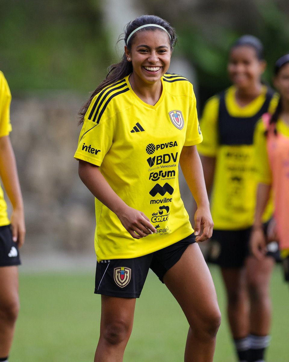 FemeninoFVF's tweet photo. Un día más 🙅‍♀️

#VinotintoSub17Femenina #SiempreVinotinto 🇻🇪 https://t.co/xhVnrsDoX7