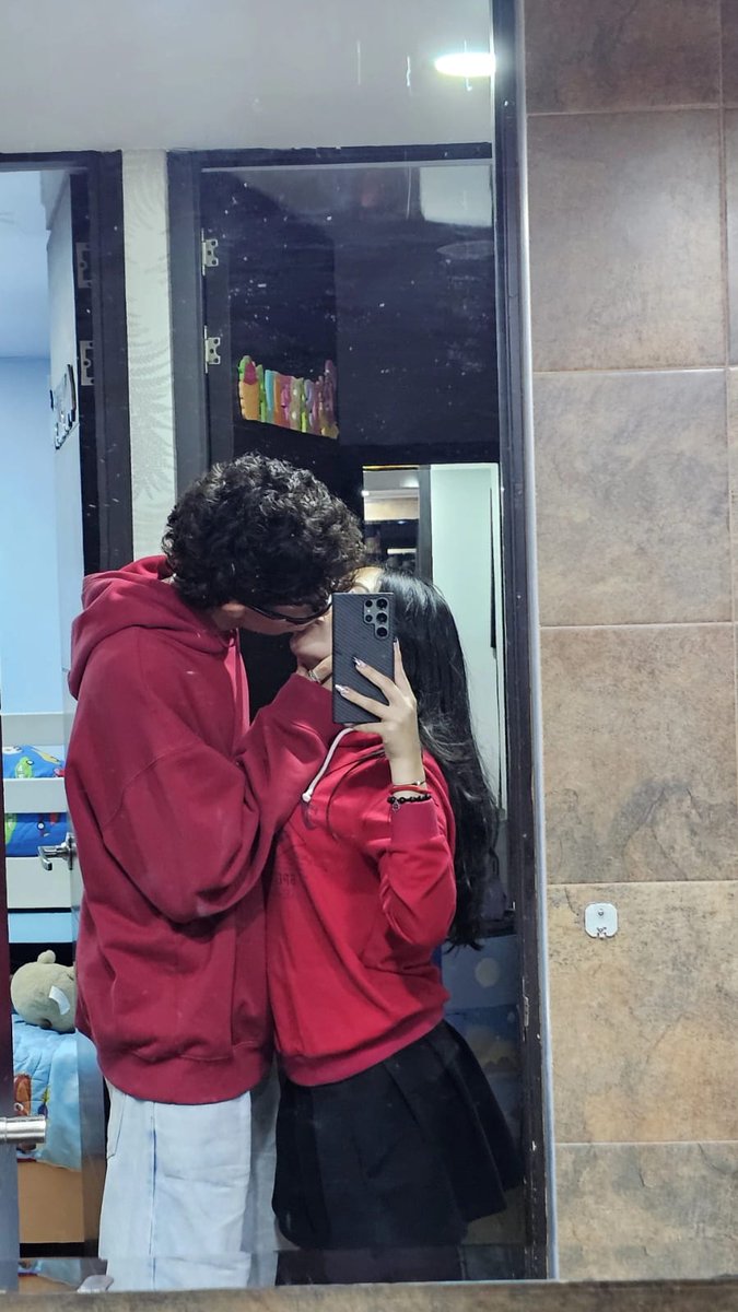 Aprender a amarte y conocerte es lo mejor que he vivido y que quiero vivir por toda mi vida, el alma nunca muere, y yo te voy a amar con toda mi alma y mi amor por ti es igual que el alma tampoco morirá;eres lo mejor q me pudo haber pasado, eres el mejor regalo.Te amo mi rey 💜🌻