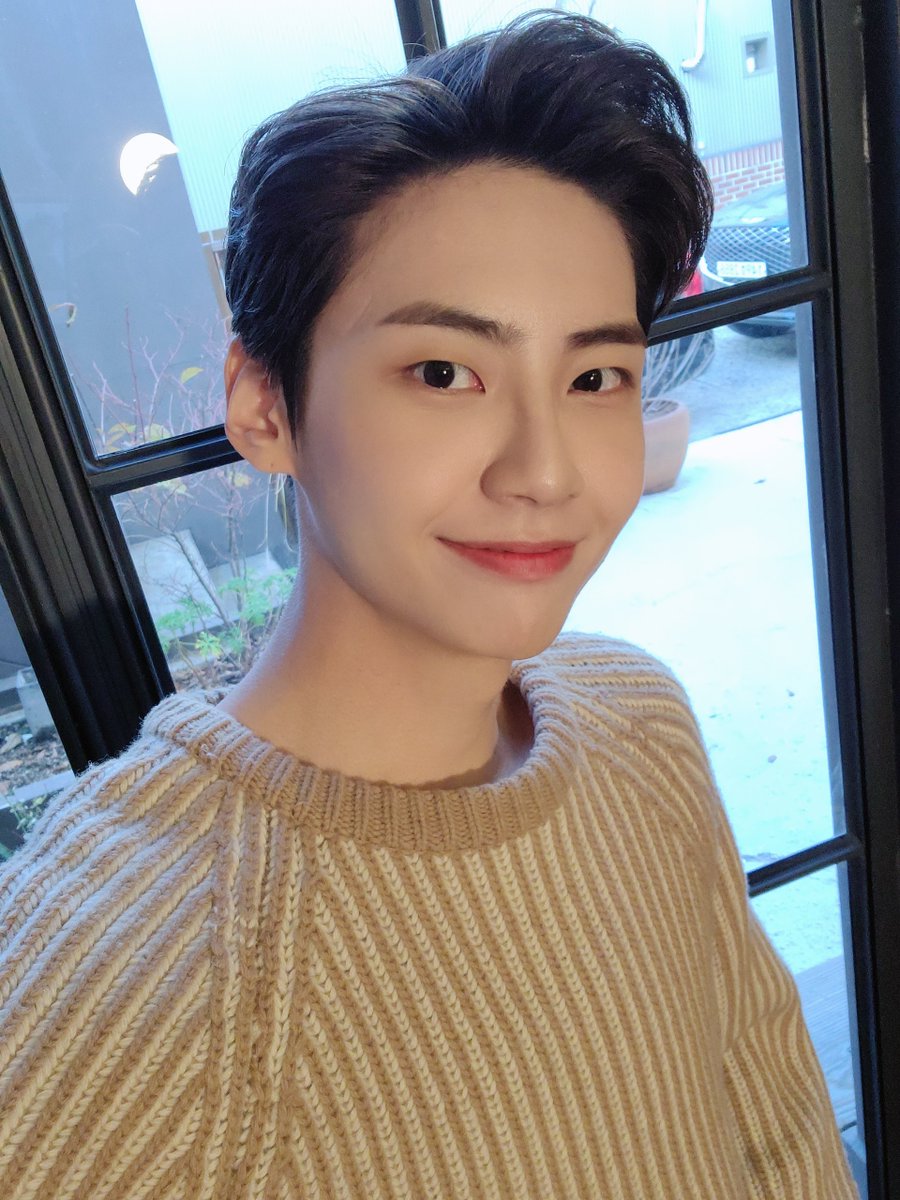 LJH_official's tweet photo. [📸]

길목진 친구 구함! 😃
나랑 학식 먹으러 갈래?!🍚🍣🍙

#이진혁 #LEEJINHYUK https://t.co/zLFkgDPIPW