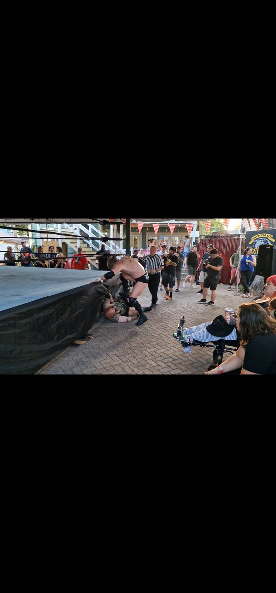 tomrockingham's tweet photo. @RobDrakePro @MayhemonMills Great show @RobDrakePro !! https://t.co/2lrZg7RZkc