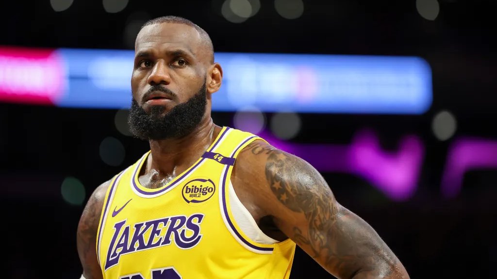 NBA__trey's tweet photo. Monday Memecoins.

Who to follow, NBA starting 5 addition:

PG – @blknoiz06: LeBron James. All-around elite. Elevates everyone around him. Put his team (trenchers) on the map first (myself included). Goat of memecoins.

SG – @wrld_sol: Steph Curry. Man just shoots. But he really don’t miss. IMO the best gem caller in the game. Shoots often, hits often.

SF – @free_electron0: Kawhi Leonard. Quiet but deadly. Doesn’t spam the timeline with shills. Few picks, full conviction. Holds through any dip. Scores in silence, lets the game do the talking.

PF – @blockgraze: Dirk Nowitzki. One team, one coin. Bought the dog $wif hat and never switched up, just like Dirk with the Mavs. Loyalty rewarded with the title (cashhhhh).

C – @cometcalls: Tim Duncan. All heart. All love for the game. Shows up for his people every time and never asks for a thing.

Coach – @MustStopMurad: Pat Riley. The mastermind. Knows how to rally the trenches and build a championship culture around cults. Energy.