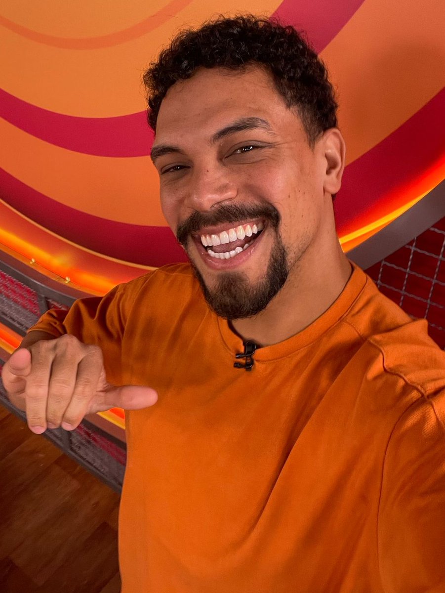httpsrealitys's tweet photo. gente, como assim eles são o novo shipper do momento? casal do ano 

nosso giovanna e pizane versão bbb25 https://t.co/QZMS65LZah