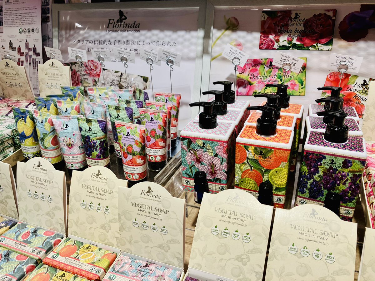 yurindo_ebisu's tweet photo. 【POPUP】イタリア🇮🇹ミラノ近郊ベッルスコで作られた植物性フレグランスソープ「フロリンダ」
人気の定番に加えモザイクシリーズが新登場!
オーガニックオリーブオイル・植物エキス・生分解性香料の全てを取り入れた優しく贅沢な配分が特徴のシリーズです。
5/12迄の展開です。
#フロリンダ #daido https://t.co/GUdJQHVStk